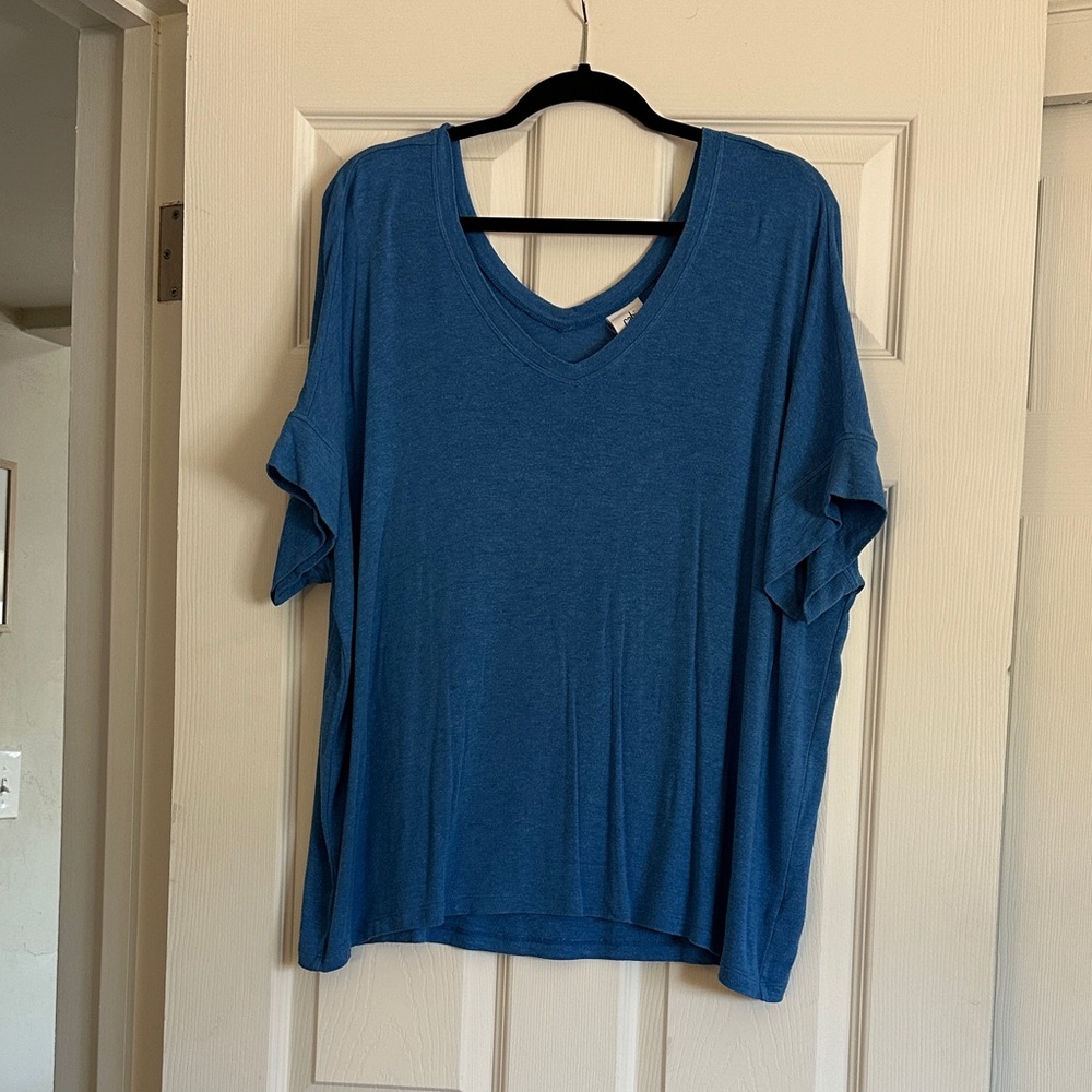 Cabi V-Neck oversized boxy tee